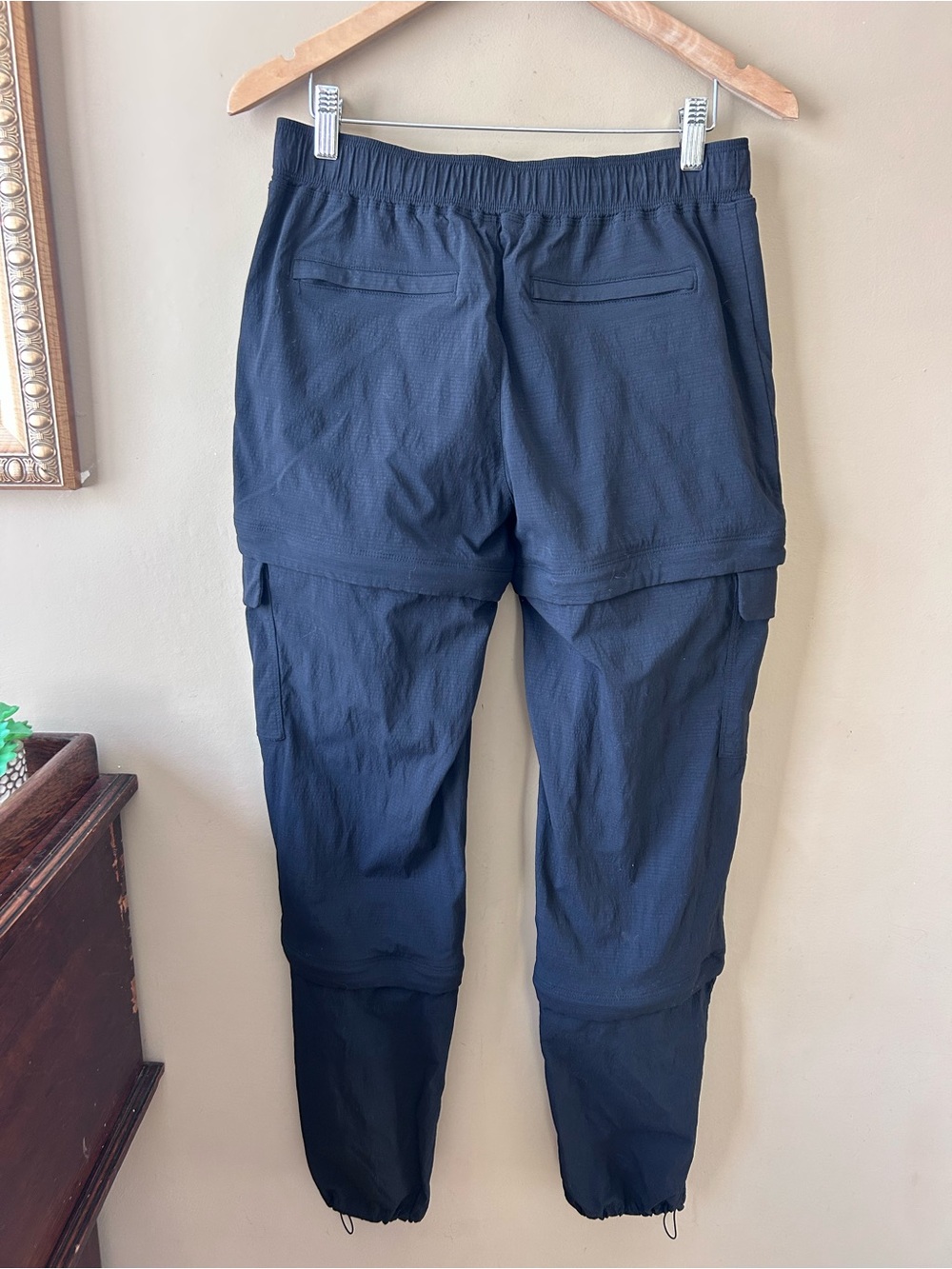 Athleta 3 in 1 Black Belted Trekkie Convertible Hike Pants Size 6 - Picture 4 of 16
